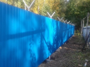 Забор из профнастила с бетонированием столбов 210 метров