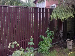 Забор из евроштакетника с бетонированием столбов 28 метров фото в Горбатове