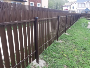 Забор из евроштакетника с утрамбовкой щебнем 70 метров фото в Горбатове