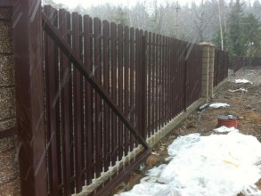 Забор из евроштакетника в шахматном порядке 122 метра фото в Горбатове