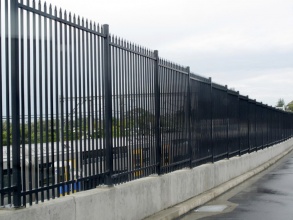 Сварные заборы на ленточном фундаменте 15 метров фото цена за метр