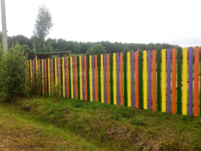 Забор из евроштакетника с утрамбовкой щебнем 97 метров фото под ключ с установкой