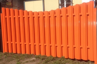 Забор из евроштакетника в шахматном порядке 20 метров фото цена за метр под ключ