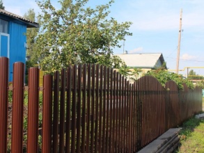 Забор из евроштакетника с утрамбовкой щебнем 48 метров фото в Горбатове