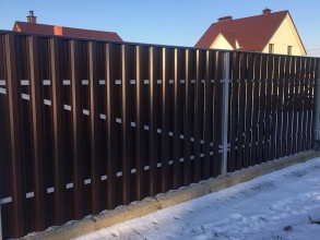 Забор из евроштакетника в шахматном порядке 10 соток фото в Горбатове